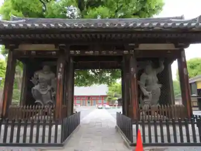 宝仙寺の山門・神門