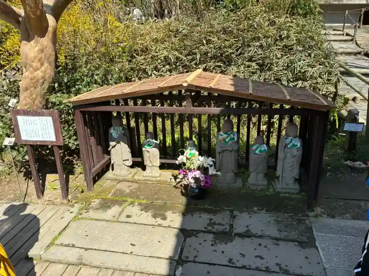 明月院の{uncategorized: "未分類", other: "その他", undefined: "問題あり", building: "その他建物", grave: "お墓", sacred_gate: "鳥居", guardian: "狛犬", statue: "像", buddha: "仏像", history: "歴史", nature: "自然", garden: "庭園", animal: "動物", pagoda: "塔", temizu: "手水舎", mountain_gate: "山門・神門", sanctuary: "本殿・本堂", subordinate: "末社・摂社", art: "芸術", scenery: "景色", jizo: "地蔵", ema: "絵馬", goshuin: "御朱印", omikuji: "おみくじ", items: "授与品その他", amulet: "お守り", goshuincho: "御朱印帳", eats: "食事", festival: "お祭り", votive_dance: "神楽", shichigosan: "七五三参", wedding: "結婚式", experience: "体験その他", initially: "初詣", around: "周辺", anti_infection: "感染症対策"}