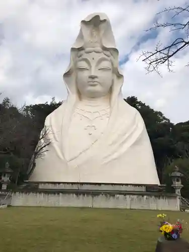 大船観音寺の像