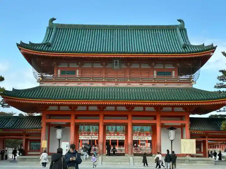 平安神宮の{uncategorized: "未分類", other: "その他", undefined: "問題あり", building: "その他建物", grave: "お墓", sacred_gate: "鳥居", guardian: "狛犬", statue: "像", buddha: "仏像", history: "歴史", nature: "自然", garden: "庭園", animal: "動物", pagoda: "塔", temizu: "手水舎", mountain_gate: "山門・神門", sanctuary: "本殿・本堂", subordinate: "末社・摂社", art: "芸術", scenery: "景色", jizo: "地蔵", ema: "絵馬", goshuin: "御朱印", omikuji: "おみくじ", items: "授与品その他", amulet: "お守り", goshuincho: "御朱印帳", eats: "食事", festival: "お祭り", votive_dance: "神楽", shichigosan: "七五三参", wedding: "結婚式", experience: "体験その他", initially: "初詣", around: "周辺", anti_infection: "感染症対策"}