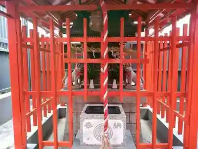 金綱稲荷神社の本殿