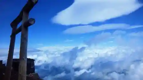 富士山頂上浅間大社奥宮の鳥居