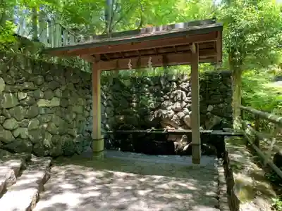 猿丸神社の手水舎
