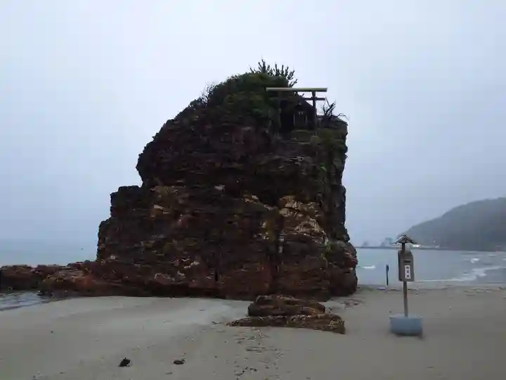 稲佐の浜 弁天島(島根県)