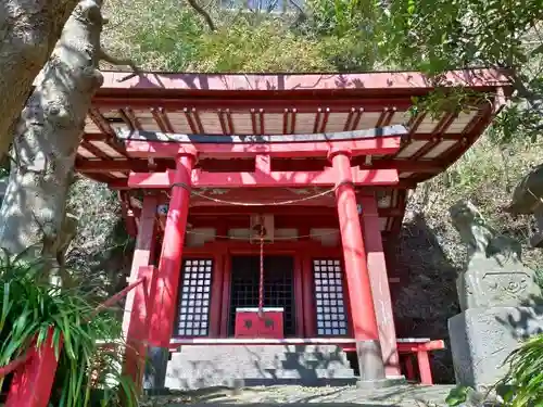 新宿稲荷神社の本殿