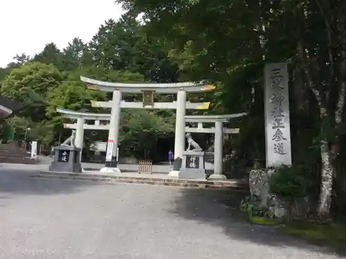 三峯神社の鳥居