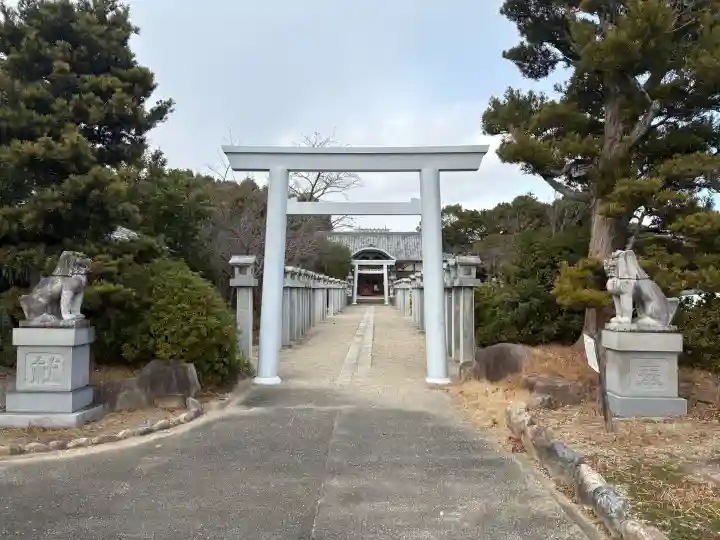 比佐豆知神社の{uncategorized: "未分類", other: "その他", undefined: "問題あり", building: "その他建物", grave: "お墓", sacred_gate: "鳥居", guardian: "狛犬", statue: "像", buddha: "仏像", history: "歴史", nature: "自然", garden: "庭園", animal: "動物", pagoda: "塔", temizu: "手水舎", mountain_gate: "山門・神門", sanctuary: "本殿・本堂", subordinate: "末社・摂社", art: "芸術", scenery: "景色", jizo: "地蔵", ema: "絵馬", goshuin: "御朱印", omikuji: "おみくじ", items: "授与品その他", amulet: "お守り", goshuincho: "御朱印帳", eats: "食事", festival: "お祭り", votive_dance: "神楽", shichigosan: "七五三参", wedding: "結婚式", experience: "体験その他", initially: "初詣", around: "周辺", anti_infection: "感染症対策"}