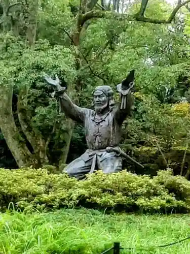 出雲大社の{uncategorized: "未分類", other: "その他", undefined: "問題あり", building: "その他建物", grave: "お墓", sacred_gate: "鳥居", guardian: "狛犬", statue: "像", buddha: "仏像", history: "歴史", nature: "自然", garden: "庭園", animal: "動物", pagoda: "塔", temizu: "手水舎", mountain_gate: "山門・神門", sanctuary: "本殿・本堂", subordinate: "末社・摂社", art: "芸術", scenery: "景色", jizo: "地蔵", ema: "絵馬", goshuin: "御朱印", omikuji: "おみくじ", items: "授与品その他", amulet: "お守り", goshuincho: "御朱印帳", eats: "食事", festival: "お祭り", votive_dance: "神楽", shichigosan: "七五三参", wedding: "結婚式", experience: "体験その他", initially: "初詣", around: "周辺", anti_infection: "感染症対策"}