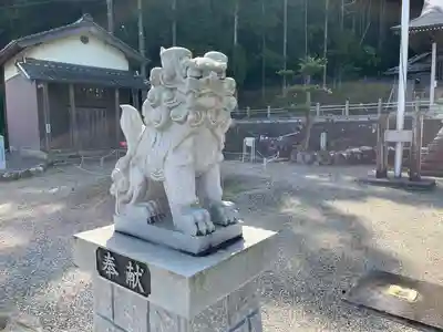 菟上神社の狛犬