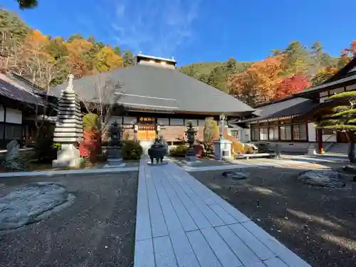 信綱寺の本殿