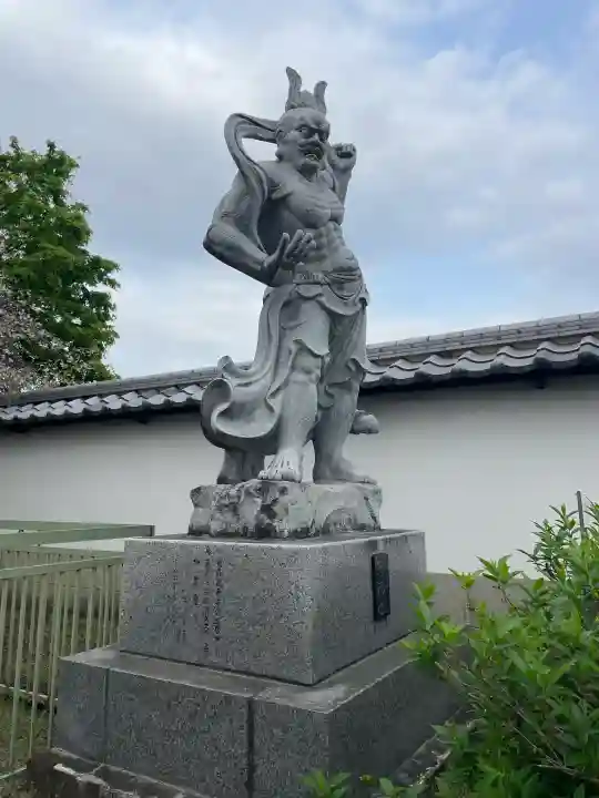 九品寺の{uncategorized: "未分類", other: "その他", undefined: "問題あり", building: "その他建物", grave: "お墓", sacred_gate: "鳥居", guardian: "狛犬", statue: "像", buddha: "仏像", history: "歴史", nature: "自然", garden: "庭園", animal: "動物", pagoda: "塔", temizu: "手水舎", mountain_gate: "山門・神門", sanctuary: "本殿・本堂", subordinate: "末社・摂社", art: "芸術", scenery: "景色", jizo: "地蔵", ema: "絵馬", goshuin: "御朱印", omikuji: "おみくじ", items: "授与品その他", amulet: "お守り", goshuincho: "御朱印帳", eats: "食事", festival: "お祭り", votive_dance: "神楽", shichigosan: "七五三参", wedding: "結婚式", experience: "体験その他", initially: "初詣", around: "周辺", anti_infection: "感染症対策"}