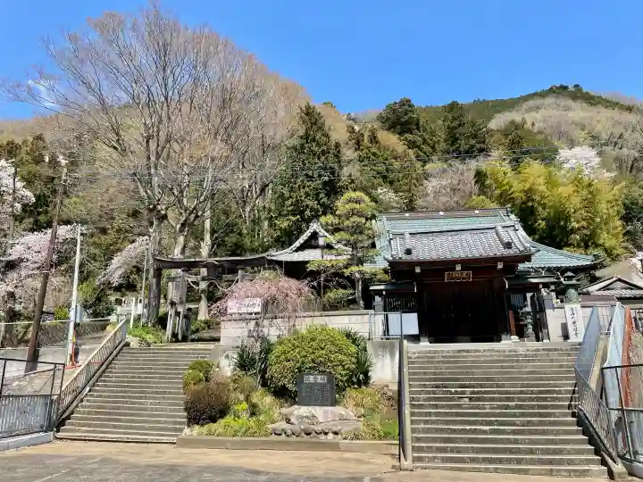 慈眼寺の{uncategorized: "未分類", other: "その他", undefined: "問題あり", building: "その他建物", grave: "お墓", sacred_gate: "鳥居", guardian: "狛犬", statue: "像", buddha: "仏像", history: "歴史", nature: "自然", garden: "庭園", animal: "動物", pagoda: "塔", temizu: "手水舎", mountain_gate: "山門・神門", sanctuary: "本殿・本堂", subordinate: "末社・摂社", art: "芸術", scenery: "景色", jizo: "地蔵", ema: "絵馬", goshuin: "御朱印", omikuji: "おみくじ", items: "授与品その他", amulet: "お守り", goshuincho: "御朱印帳", eats: "食事", festival: "お祭り", votive_dance: "神楽", shichigosan: "七五三参", wedding: "結婚式", experience: "体験その他", initially: "初詣", around: "周辺", anti_infection: "感染症対策"}