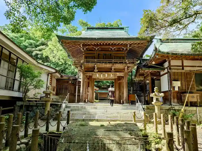 志賀海神社の山門