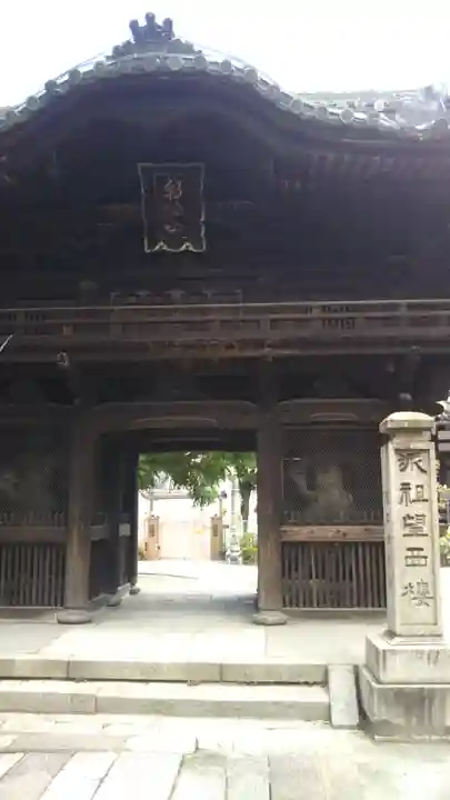 檀王法林寺(栴檀王院無上法林寺)の山門・神門