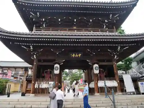 中山寺の山門