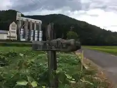 大虫神社（鬼ヶ嶽山頂）の建物その他