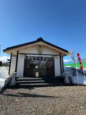福徳御嶽神社（出雲大社新十津川分院境内社）の{uncategorized: "未分類", other: "その他", undefined: "問題あり", building: "その他建物", grave: "お墓", sacred_gate: "鳥居", guardian: "狛犬", statue: "像", buddha: "仏像", history: "歴史", nature: "自然", garden: "庭園", animal: "動物", pagoda: "塔", temizu: "手水舎", mountain_gate: "山門・神門", sanctuary: "本殿・本堂", subordinate: "末社・摂社", art: "芸術", scenery: "景色", jizo: "地蔵", ema: "絵馬", goshuin: "御朱印", omikuji: "おみくじ", items: "授与品その他", amulet: "お守り", goshuincho: "御朱印帳", eats: "食事", festival: "お祭り", votive_dance: "神楽", shichigosan: "七五三参", wedding: "結婚式", experience: "体験その他", initially: "初詣", around: "周辺", anti_infection: "感染症対策"}