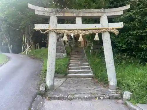 赤猪岩神社の{uncategorized: "未分類", other: "その他", undefined: "問題あり", building: "その他建物", grave: "お墓", sacred_gate: "鳥居", guardian: "狛犬", statue: "像", buddha: "仏像", history: "歴史", nature: "自然", garden: "庭園", animal: "動物", pagoda: "塔", temizu: "手水舎", mountain_gate: "山門・神門", sanctuary: "本殿・本堂", subordinate: "末社・摂社", art: "芸術", scenery: "景色", jizo: "地蔵", ema: "絵馬", goshuin: "御朱印", omikuji: "おみくじ", items: "授与品その他", amulet: "お守り", goshuincho: "御朱印帳", eats: "食事", festival: "お祭り", votive_dance: "神楽", shichigosan: "七五三参", wedding: "結婚式", experience: "体験その他", initially: "初詣", around: "周辺", anti_infection: "感染症対策"}