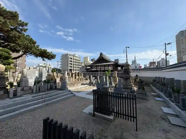 大福寺(浪華仮病院跡)の{uncategorized: "未分類", other: "その他", undefined: "問題あり", building: "その他建物", grave: "お墓", sacred_gate: "鳥居", guardian: "狛犬", statue: "像", buddha: "仏像", history: "歴史", nature: "自然", garden: "庭園", animal: "動物", pagoda: "塔", temizu: "手水舎", mountain_gate: "山門・神門", sanctuary: "本殿・本堂", subordinate: "末社・摂社", art: "芸術", scenery: "景色", jizo: "地蔵", ema: "絵馬", goshuin: "御朱印", omikuji: "おみくじ", items: "授与品その他", amulet: "お守り", goshuincho: "御朱印帳", eats: "食事", festival: "お祭り", votive_dance: "神楽", shichigosan: "七五三参", wedding: "結婚式", experience: "体験その他", initially: "初詣", around: "周辺", anti_infection: "感染症対策"}