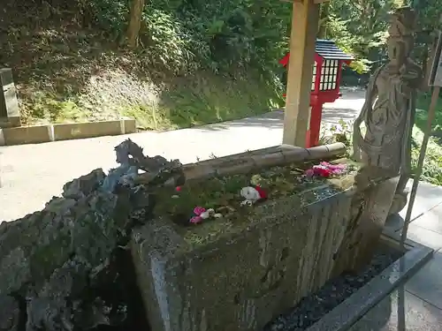 倶利迦羅不動寺山頂本堂の手水舎
