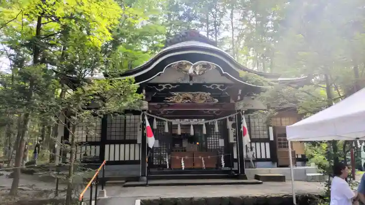 新屋山神社(山梨県)