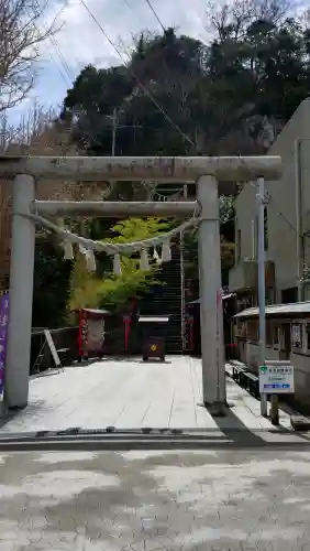 遠見岬神社の{uncategorized: "未分類", other: "その他", undefined: "問題あり", building: "その他建物", grave: "お墓", sacred_gate: "鳥居", guardian: "狛犬", statue: "像", buddha: "仏像", history: "歴史", nature: "自然", garden: "庭園", animal: "動物", pagoda: "塔", temizu: "手水舎", mountain_gate: "山門・神門", sanctuary: "本殿・本堂", subordinate: "末社・摂社", art: "芸術", scenery: "景色", jizo: "地蔵", ema: "絵馬", goshuin: "御朱印", omikuji: "おみくじ", items: "授与品その他", amulet: "お守り", goshuincho: "御朱印帳", eats: "食事", festival: "お祭り", votive_dance: "神楽", shichigosan: "七五三参", wedding: "結婚式", experience: "体験その他", initially: "初詣", around: "周辺", anti_infection: "感染症対策"}