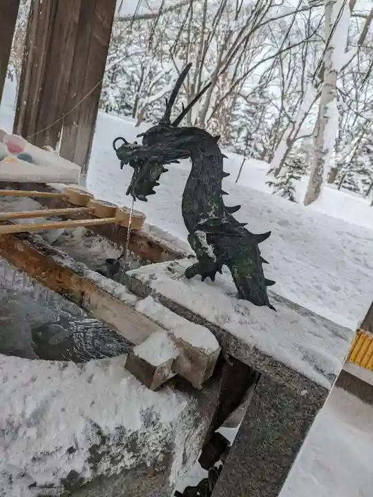 彌彦神社 (伊夜日子神社)の手水舎