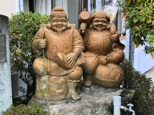 荒井神社の像