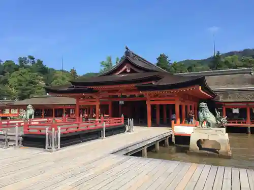 厳島神社の本殿