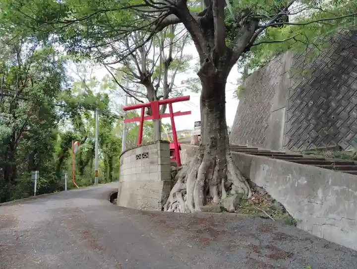 神力稲荷大明神の鳥居