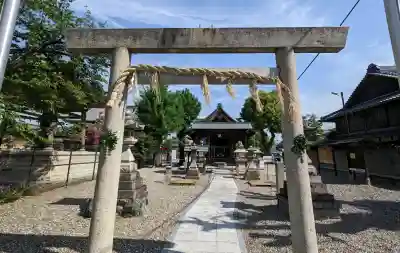 神明社（荒子神明社）の{uncategorized: "未分類", other: "その他", undefined: "問題あり", building: "その他建物", grave: "お墓", sacred_gate: "鳥居", guardian: "狛犬", statue: "像", buddha: "仏像", history: "歴史", nature: "自然", garden: "庭園", animal: "動物", pagoda: "塔", temizu: "手水舎", mountain_gate: "山門・神門", sanctuary: "本殿・本堂", subordinate: "末社・摂社", art: "芸術", scenery: "景色", jizo: "地蔵", ema: "絵馬", goshuin: "御朱印", omikuji: "おみくじ", items: "授与品その他", amulet: "お守り", goshuincho: "御朱印帳", eats: "食事", festival: "お祭り", votive_dance: "神楽", shichigosan: "七五三参", wedding: "結婚式", experience: "体験その他", initially: "初詣", around: "周辺", anti_infection: "感染症対策"}