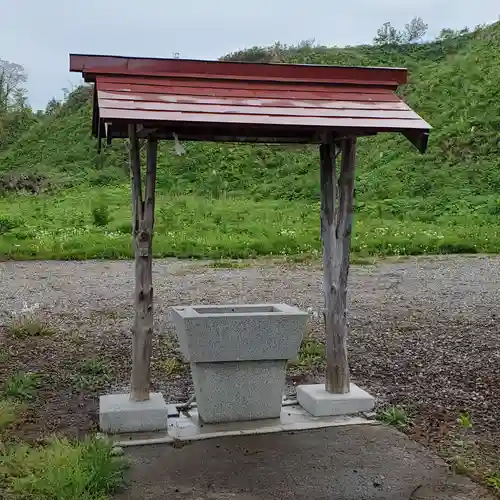 山越諏訪神社の手水