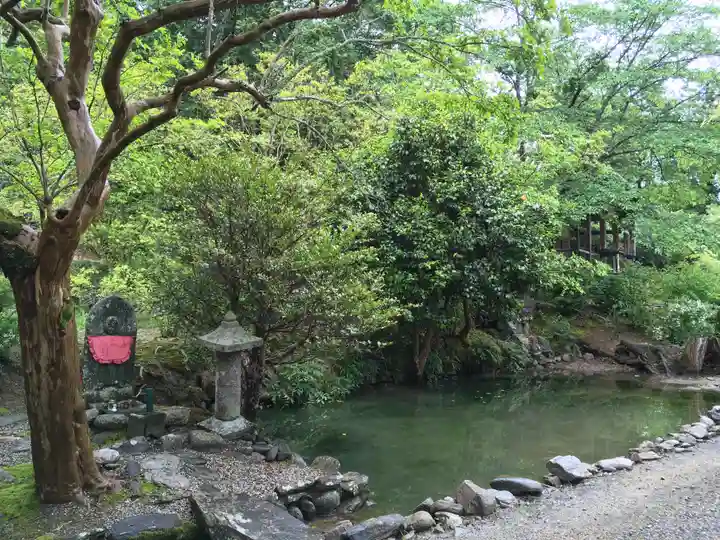 栄山寺の庭園