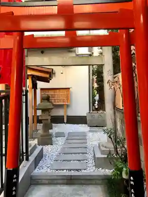 恵比寿山下伏見稲荷大明神の鳥居