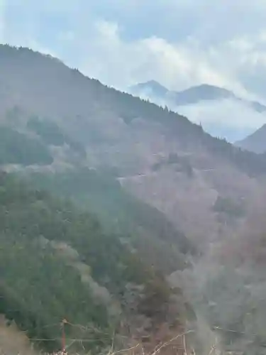 三峯神社の{uncategorized: "未分類", other: "その他", undefined: "問題あり", building: "その他建物", grave: "お墓", sacred_gate: "鳥居", guardian: "狛犬", statue: "像", buddha: "仏像", history: "歴史", nature: "自然", garden: "庭園", animal: "動物", pagoda: "塔", temizu: "手水舎", mountain_gate: "山門・神門", sanctuary: "本殿・本堂", subordinate: "末社・摂社", art: "芸術", scenery: "景色", jizo: "地蔵", ema: "絵馬", goshuin: "御朱印", omikuji: "おみくじ", items: "授与品その他", amulet: "お守り", goshuincho: "御朱印帳", eats: "食事", festival: "お祭り", votive_dance: "神楽", shichigosan: "七五三参", wedding: "結婚式", experience: "体験その他", initially: "初詣", around: "周辺", anti_infection: "感染症対策"}