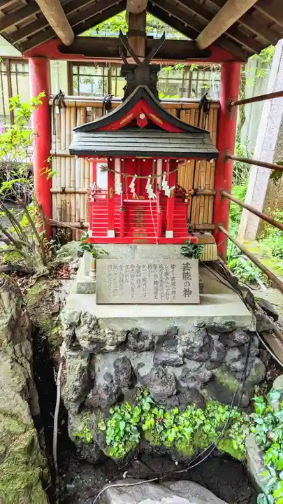 子安神社の末社・摂社