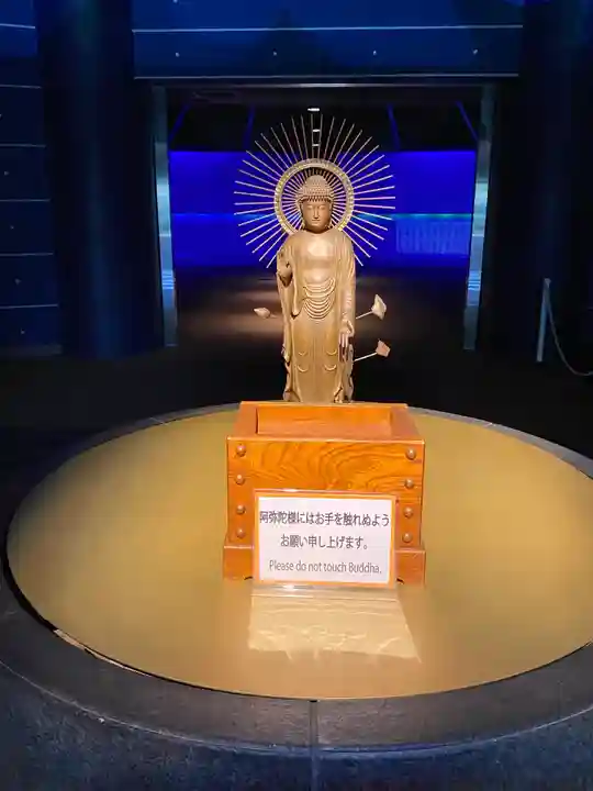 東本願寺本廟 牛久浄苑(牛久大仏)の仏像