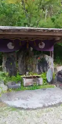 覚性律庵の手水舎