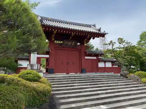 大光普照寺の山門