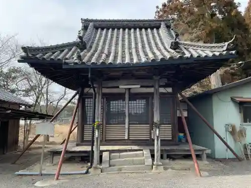 新城観音堂の{uncategorized: "未分類", other: "その他", undefined: "問題あり", building: "その他建物", grave: "お墓", sacred_gate: "鳥居", guardian: "狛犬", statue: "像", buddha: "仏像", history: "歴史", nature: "自然", garden: "庭園", animal: "動物", pagoda: "塔", temizu: "手水舎", mountain_gate: "山門・神門", sanctuary: "本殿・本堂", subordinate: "末社・摂社", art: "芸術", scenery: "景色", jizo: "地蔵", ema: "絵馬", goshuin: "御朱印", omikuji: "おみくじ", items: "授与品その他", amulet: "お守り", goshuincho: "御朱印帳", eats: "食事", festival: "お祭り", votive_dance: "神楽", shichigosan: "七五三参", wedding: "結婚式", experience: "体験その他", initially: "初詣", around: "周辺", anti_infection: "感染症対策"}