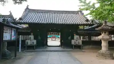 白鳥神社の山門・神門