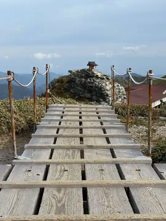 劔山本宮宝蔵石神社(徳島県)