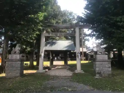 諏訪護国神社の鳥居