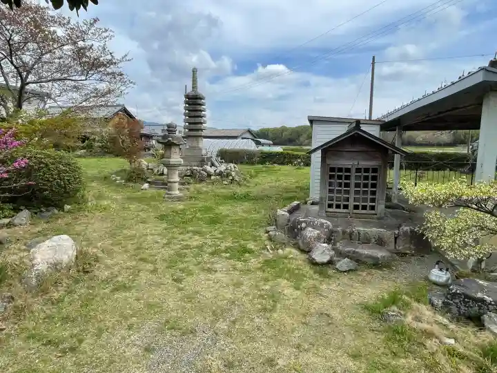 長徳寺の{uncategorized: "未分類", other: "その他", undefined: "問題あり", building: "その他建物", grave: "お墓", sacred_gate: "鳥居", guardian: "狛犬", statue: "像", buddha: "仏像", history: "歴史", nature: "自然", garden: "庭園", animal: "動物", pagoda: "塔", temizu: "手水舎", mountain_gate: "山門・神門", sanctuary: "本殿・本堂", subordinate: "末社・摂社", art: "芸術", scenery: "景色", jizo: "地蔵", ema: "絵馬", goshuin: "御朱印", omikuji: "おみくじ", items: "授与品その他", amulet: "お守り", goshuincho: "御朱印帳", eats: "食事", festival: "お祭り", votive_dance: "神楽", shichigosan: "七五三参", wedding: "結婚式", experience: "体験その他", initially: "初詣", around: "周辺", anti_infection: "感染症対策"}
