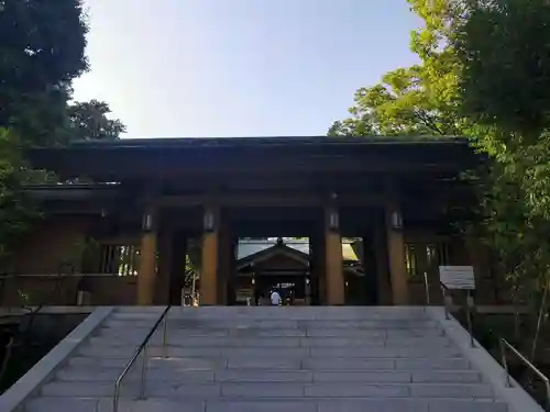 東郷神社の山門・神門