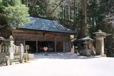 女人堂の本殿・本堂