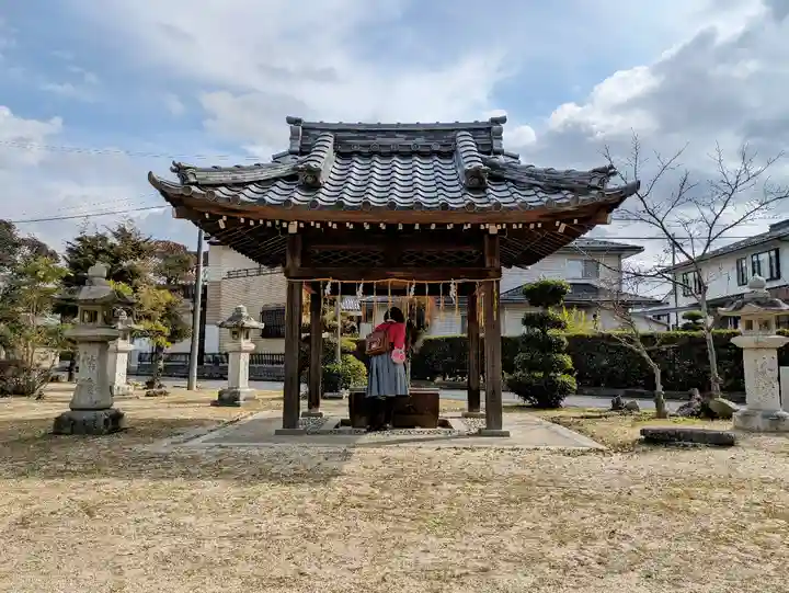 虫生神社の手水舎