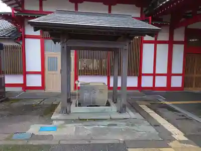 彌彦神社の手水舎
