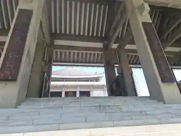 本願寺津村別院の{uncategorized: "未分類", other: "その他", undefined: "問題あり", building: "その他建物", grave: "お墓", sacred_gate: "鳥居", guardian: "狛犬", statue: "像", buddha: "仏像", history: "歴史", nature: "自然", garden: "庭園", animal: "動物", pagoda: "塔", temizu: "手水舎", mountain_gate: "山門・神門", sanctuary: "本殿・本堂", subordinate: "末社・摂社", art: "芸術", scenery: "景色", jizo: "地蔵", ema: "絵馬", goshuin: "御朱印", omikuji: "おみくじ", items: "授与品その他", amulet: "お守り", goshuincho: "御朱印帳", eats: "食事", festival: "お祭り", votive_dance: "神楽", shichigosan: "七五三参", wedding: "結婚式", experience: "体験その他", initially: "初詣", around: "周辺", anti_infection: "感染症対策"}