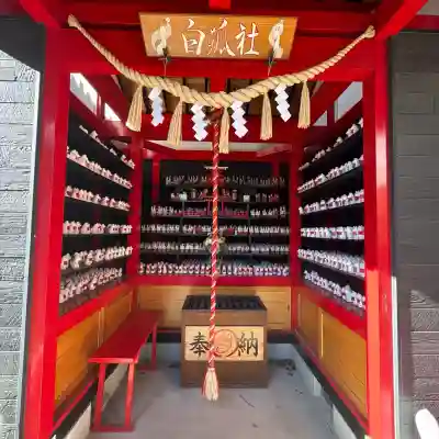 於菊稲荷神社の{uncategorized: "未分類", other: "その他", undefined: "問題あり", building: "その他建物", grave: "お墓", sacred_gate: "鳥居", guardian: "狛犬", statue: "像", buddha: "仏像", history: "歴史", nature: "自然", garden: "庭園", animal: "動物", pagoda: "塔", temizu: "手水舎", mountain_gate: "山門・神門", sanctuary: "本殿・本堂", subordinate: "末社・摂社", art: "芸術", scenery: "景色", jizo: "地蔵", ema: "絵馬", goshuin: "御朱印", omikuji: "おみくじ", items: "授与品その他", amulet: "お守り", goshuincho: "御朱印帳", eats: "食事", festival: "お祭り", votive_dance: "神楽", shichigosan: "七五三参", wedding: "結婚式", experience: "体験その他", initially: "初詣", around: "周辺", anti_infection: "感染症対策"}